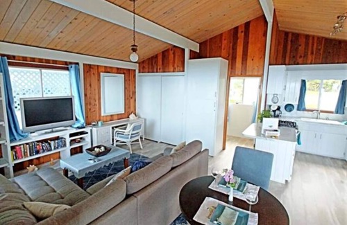 Papa Cottage | Ocean Views from Private Lanai 1 bed/1 bath Cottage on a 100% organic Farm!