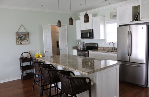 Crystal Beach House | Ocean views from 2 decks, steps away from the beach, kid friendly, wifi