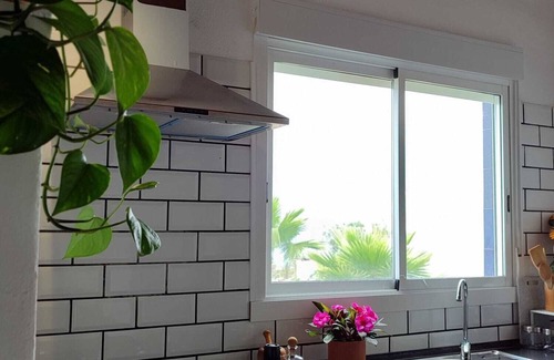 Buen Paso Apartment | Ocean views, large garden and private parking, 10min from San Marco Beach.