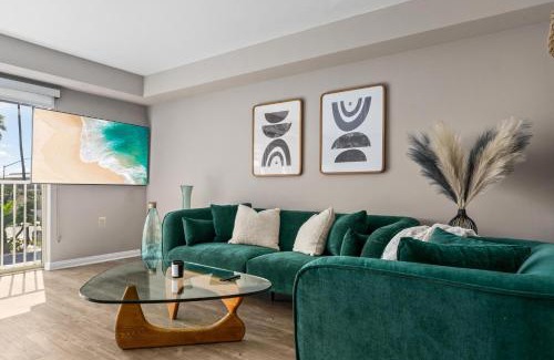 Ocean Park Apartment | Ocean Views - Rooftop Pool 2BR Santa Monica