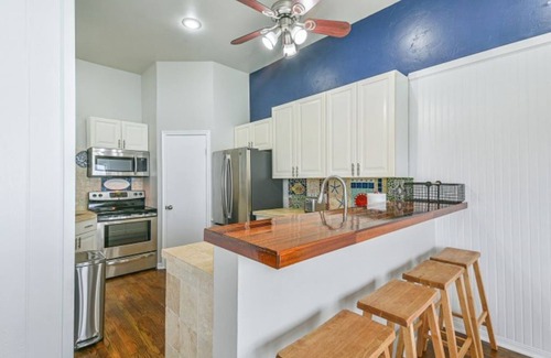 Galveston House | OCEAN VIEWS! Steps away from the sand! Arcade/Newly Remodeled!