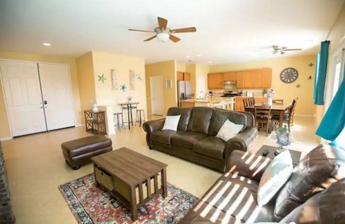 Hollister House | Oceana House Pool 2300SF 5B3B close to everything
