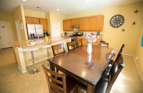 Hollister House | Oceana House Pool 2300SF 5B3B close to everything