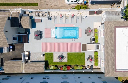 Wall House | Oceanblock 2-bedroom beach house in Belmar with pool, AC, WiFi.