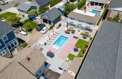 Wall House | Oceanblock 2-bedroom beach house in Belmar with pool, AC, WiFi.