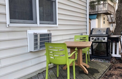 Bethany Beach Apartment | Oceanblock & Downtown Bethany - 1 bed/1.5 bathroom with Outdoor Space and Grill