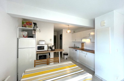 Vieux-Boucau-les-Bains Apartment | Oceanfront T3 Apartment with Terrace & Parking at Vieux-Boucau - Sleeps 4