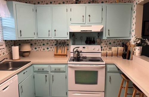 The Pines Condo | Oceanfront 2BR Condo on Rehoboth Beach Boardwalk with Pool & Stunning Views!