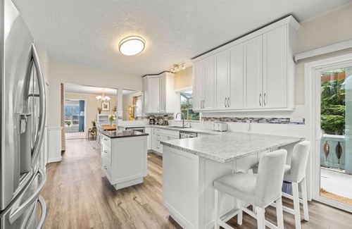 Sooke Hotel | Oceanfront 3 Bed: Private Beach and Dock Access, Hot Tub , BBQ & Free Kayaks!