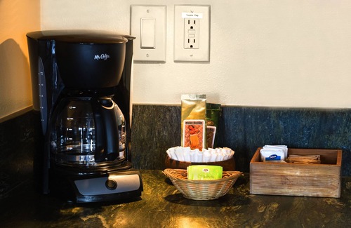 Hana Condo | Oceanfront #5 at Hana Kai Maui - 2 BR/2 BA Upper Floor Corner 100ʻ from Water!