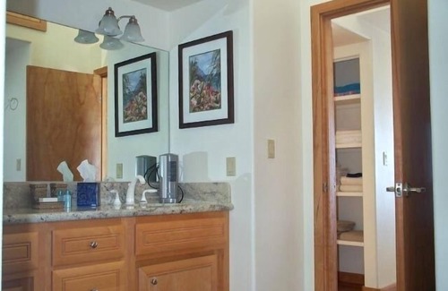 Kahaluu Bay House | Oceanfront, 5 STAR, Home 3 BR/3 BA, wonderful lanai and Jacuzzi -Sleeps 8