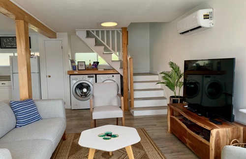 Mahone Bay House | Oceanfront Air Conditioned Boat House - One of a Kind! With Water Access.
