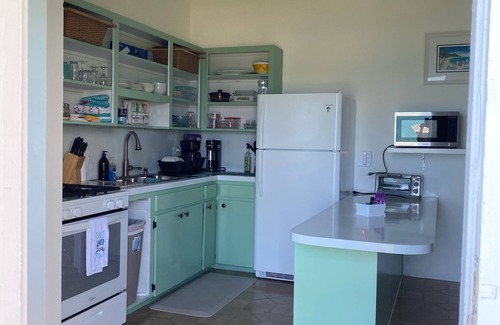 Lubbers Quarters Cay Apartment | Oceanfront Apartment/Pelican Shores/2 beds, 1 bath/Walk to town/