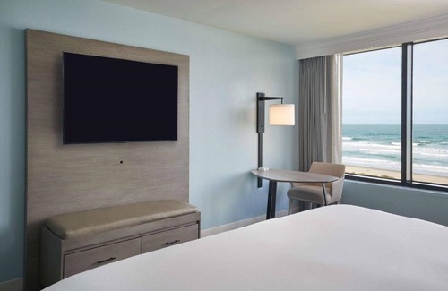 Cocoa Beach Hotel | Oceanfront Bliss in Cocoa Beach! Onsite Parking, Bike Rental, Atlantic Views!