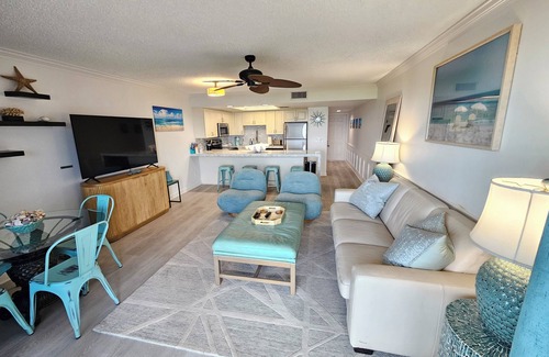 Vero Beach Condo | ✨Oceanfront🌊 Breathtaking View🏖️ Central Location📍 Pool🏊♂️ Modern Elegance✨