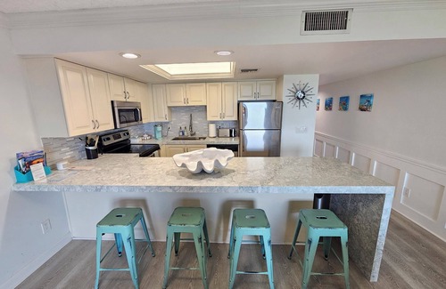 Vero Beach Condo | ✨Oceanfront🌊 Breathtaking View🏖️ Central Location📍 Pool🏊♂️ Modern Elegance✨