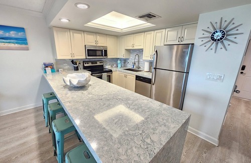 Vero Beach Condo | ✨Oceanfront🌊 Breathtaking View🏖️ Central Location📍 Pool🏊♂️ Modern Elegance✨