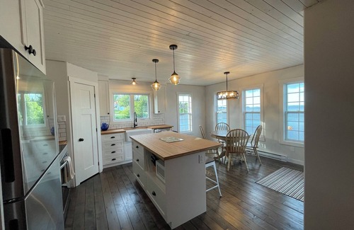 Embree House | Oceanfront clapboard cottage - a great central location!