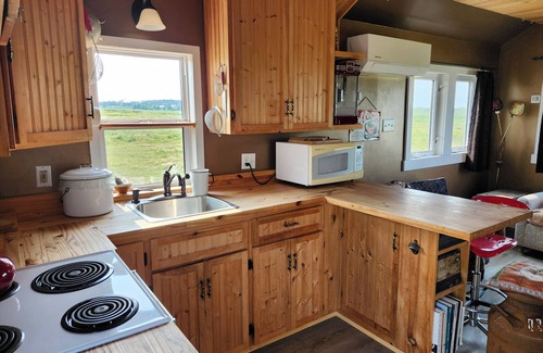 Darnley Cottage | Oceanfront Cottage with Fireplace & AC in Charming Kensington, PEI