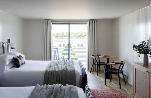 Ocean Point Hotel | Oceanfront Double Queen w/Porch | Bluebird Ocean Point Inn | Dog-Friendly
