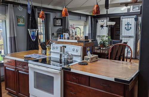 Grand-Digue House | Oceanfront "funky" house with outdoor pool and tiki bar