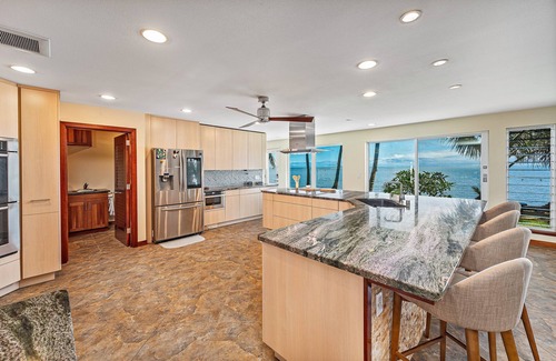 Kahalu u House | Oceanfront Gem in the Beautiful Kaneohe Dream Home Paradise Family Retreat