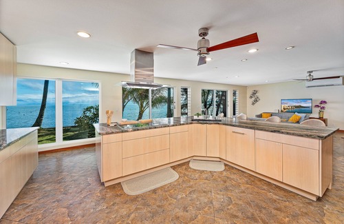 Kahalu u House | Oceanfront Gem in the Beautiful Kaneohe Dream Home Paradise Family Retreat