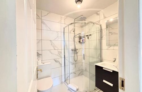 Cobh Apartment | Oceanfront Gem Overlooking Cobh