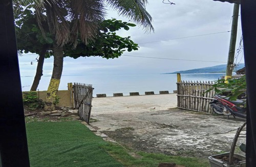 Puerto Galera House | Oceanfront Guest House