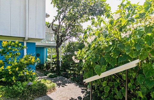 Kapoho House | Oceanfront in Hilo Hale Kai Suites Heritage Room - Queen Bed, Private Bath