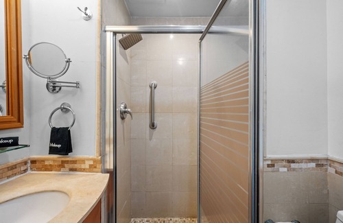 Puerta de Tierra Apartment | Oceanfront Oasis Couple s Retreat San Juan