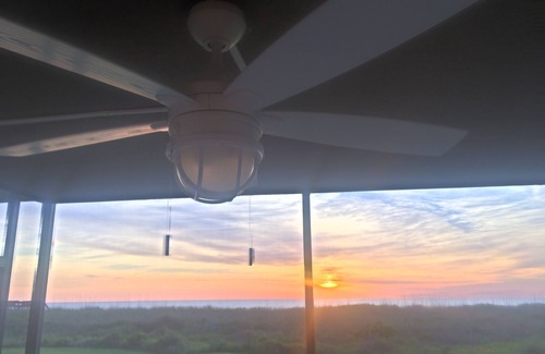 Vilano Beach Condo | Oceanfront Paradise! 2/2 mins from St. Augustine! Great for families & couples!