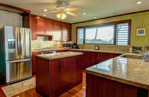 Hilo House | Oceanfront Promontory w/Stunning Views & Luxury Accommodations. Walk to Beach!