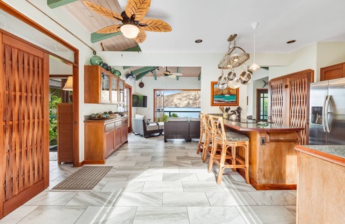 Honaunau-Napoopoo House | Oceanfront sanctuary with light-filled interior, lanai, W/D, & full kitchen