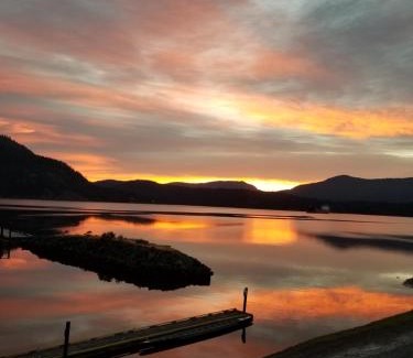 Cowichan Bay Hotel | Oceanfront Suites at Cowichan Bay