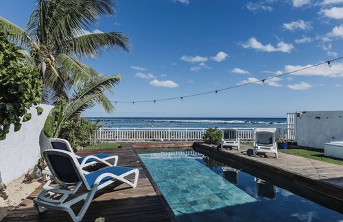 Morcellement Raffray House | Oceanfront sunset villa with magnesium pool, beach access and private spa.