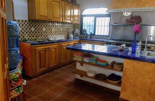 Cuastecomates Villa | Oceanfront Villa with garden and pool, on the beach. Individual rooms 125/nt.