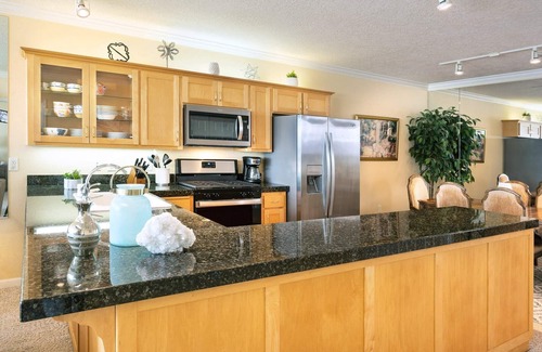 Depoe Bay Condo | Oceanfront, Whale Watching, Pool | The Lighthouse