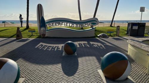 Deerfield Beach Resort | OCEANS 735 of DEERFIELD BEACH