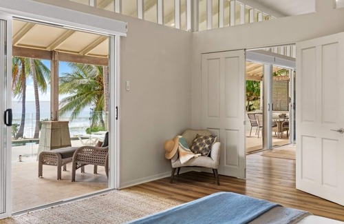 Hamilton Island House | Oceans Edge Oak Beach - absolute beachfront with private pool