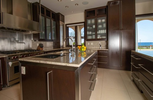 Savannah Villa | Oceans Edge SeaSide Estate is a stunning private villa right on the clifftop!