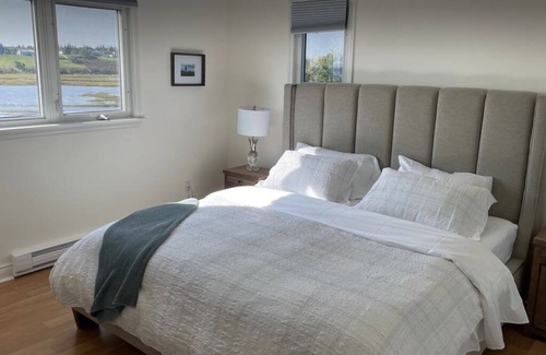 Lawrencetown House | Oceanside Lawrencetown Beach House 2 minutes from beaches