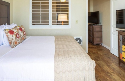 Ellinor Heights Resort | OCEANVIEW, 2B/2B Condo on Ormond Beach, 10 miles from Daytona