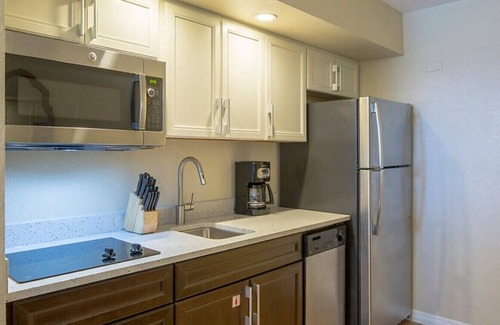 Ellinor Heights Resort | OCEANVIEW, 2B/2B Condo on Ormond Beach, 10 miles from Daytona