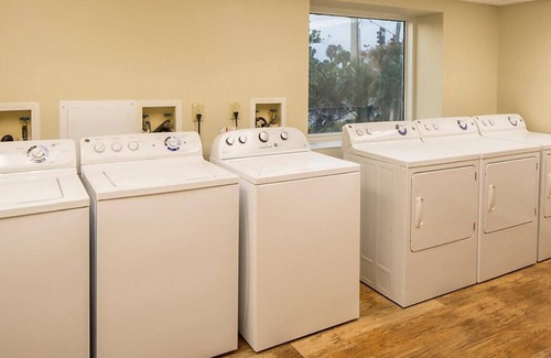 Ellinor Heights Resort | OCEANVIEW, 2B/2B Condo on Ormond Beach, 10 miles from Daytona