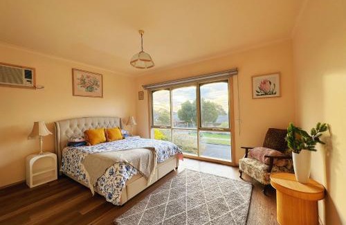 Frankston South House | Oceanview 4B2B Two-story House with Big Balcony!