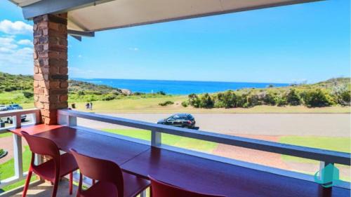 Caves Beach House | Oceanview Beach House