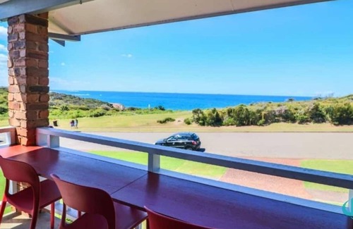 Caves Beach House | Oceanview Beachhouse- Panoramic views and pool