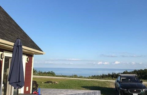 Livingstone Cove Cottage | Oceanview Cottage - Enjoy Your Morning Coffee at the Lighthouse!