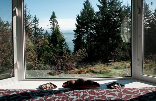 Regional District of Nanaimo Condo | Oceanview Guest Suite with Large 2 Person Soaker Tub